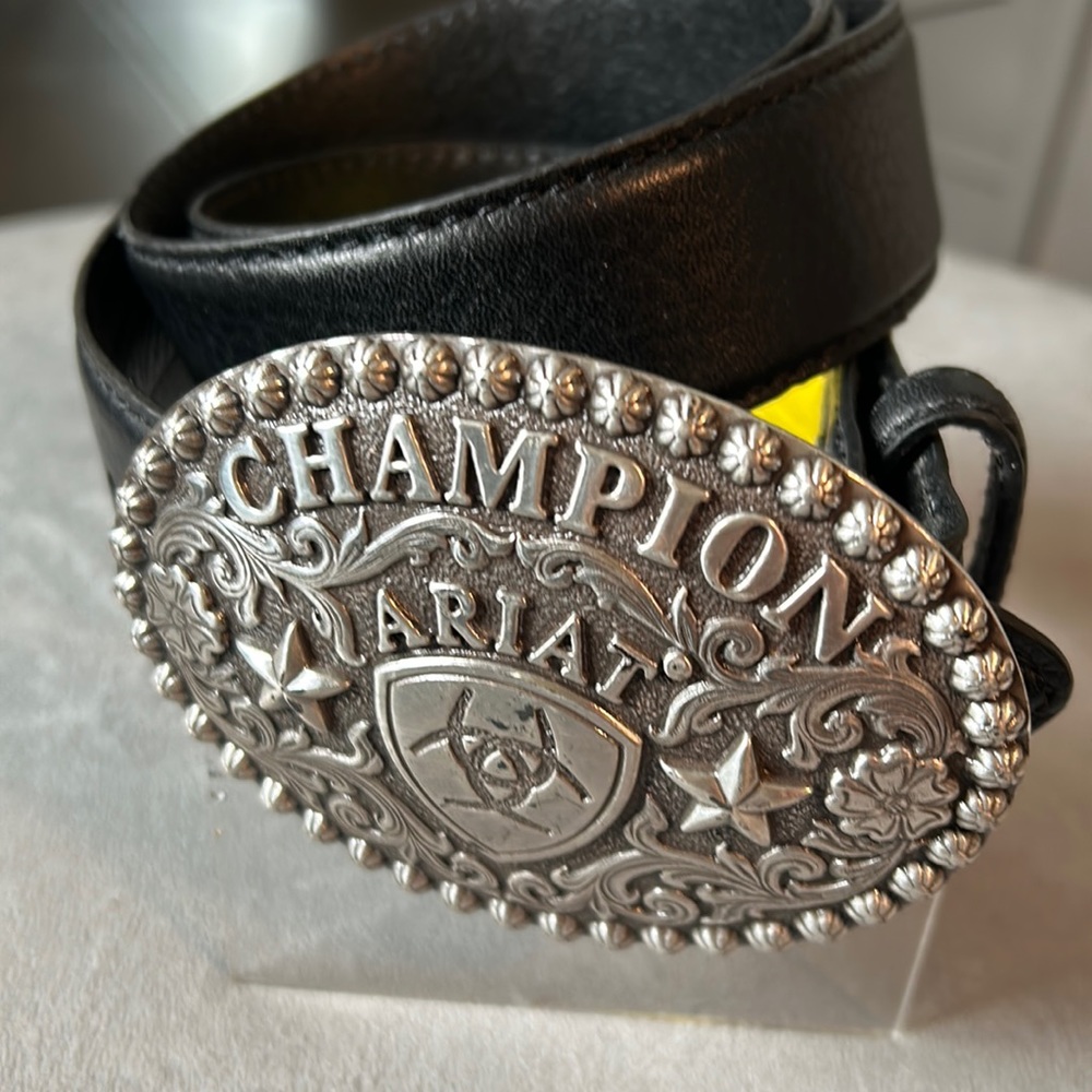 Ariat NWOT Textured Black Leather Silver Buckle Men’s Size 34